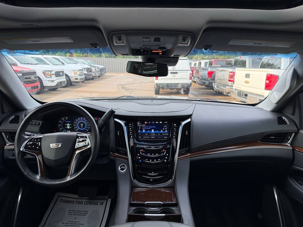 Cadillac Escalade Vehicle Full-screen Gallery Image 20