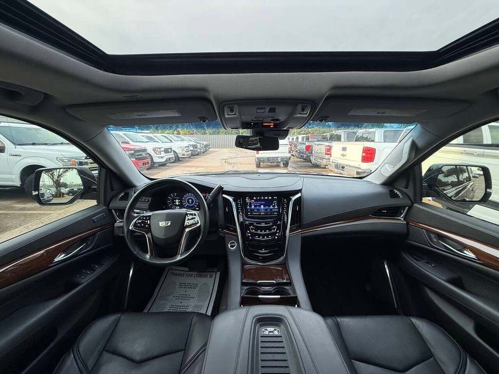 Cadillac Escalade Vehicle Full-screen Gallery Image 21