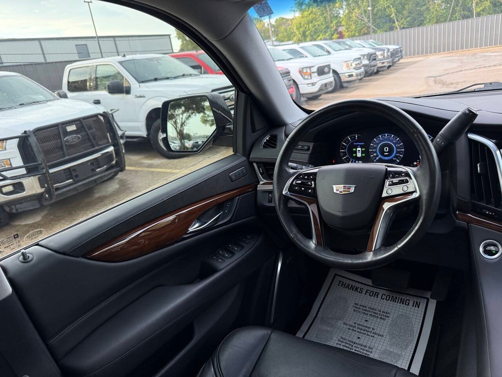 Cadillac Escalade Vehicle Full-screen Gallery Image 22