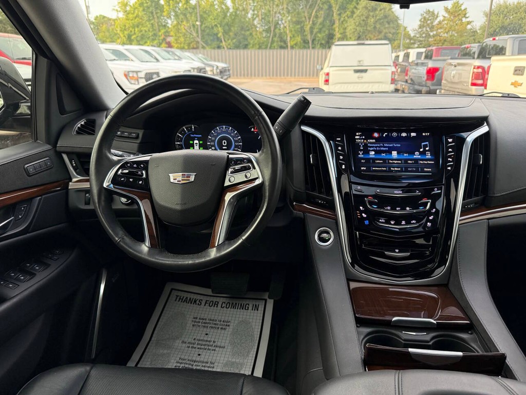 Cadillac Escalade Vehicle Full-screen Gallery Image 24