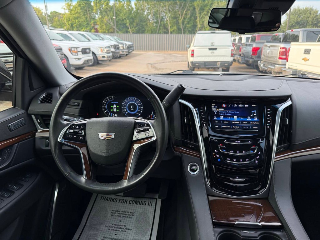 Cadillac Escalade Vehicle Full-screen Gallery Image 25