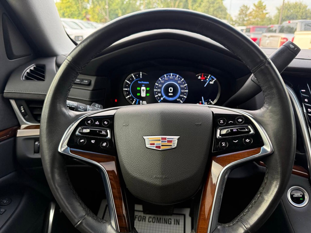 Cadillac Escalade Vehicle Full-screen Gallery Image 27
