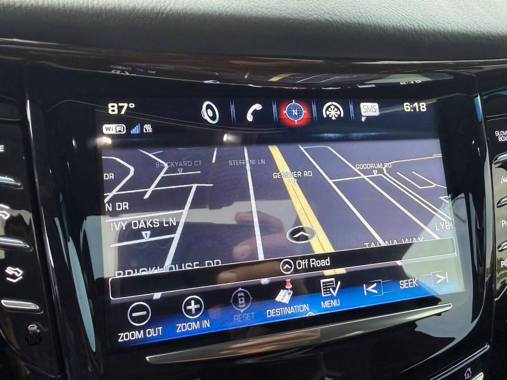 Cadillac Escalade Vehicle Full-screen Gallery Image 31