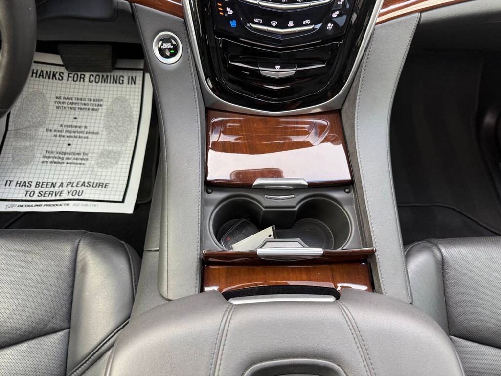 Cadillac Escalade Vehicle Full-screen Gallery Image 34