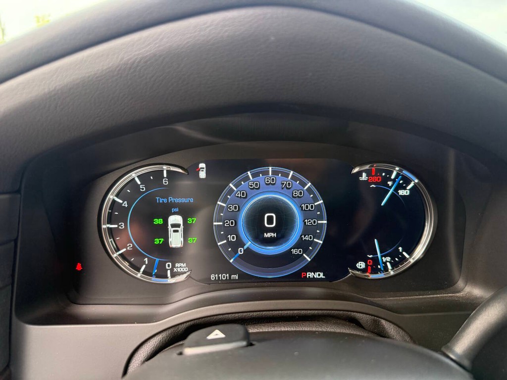 Cadillac Escalade Vehicle Full-screen Gallery Image 36