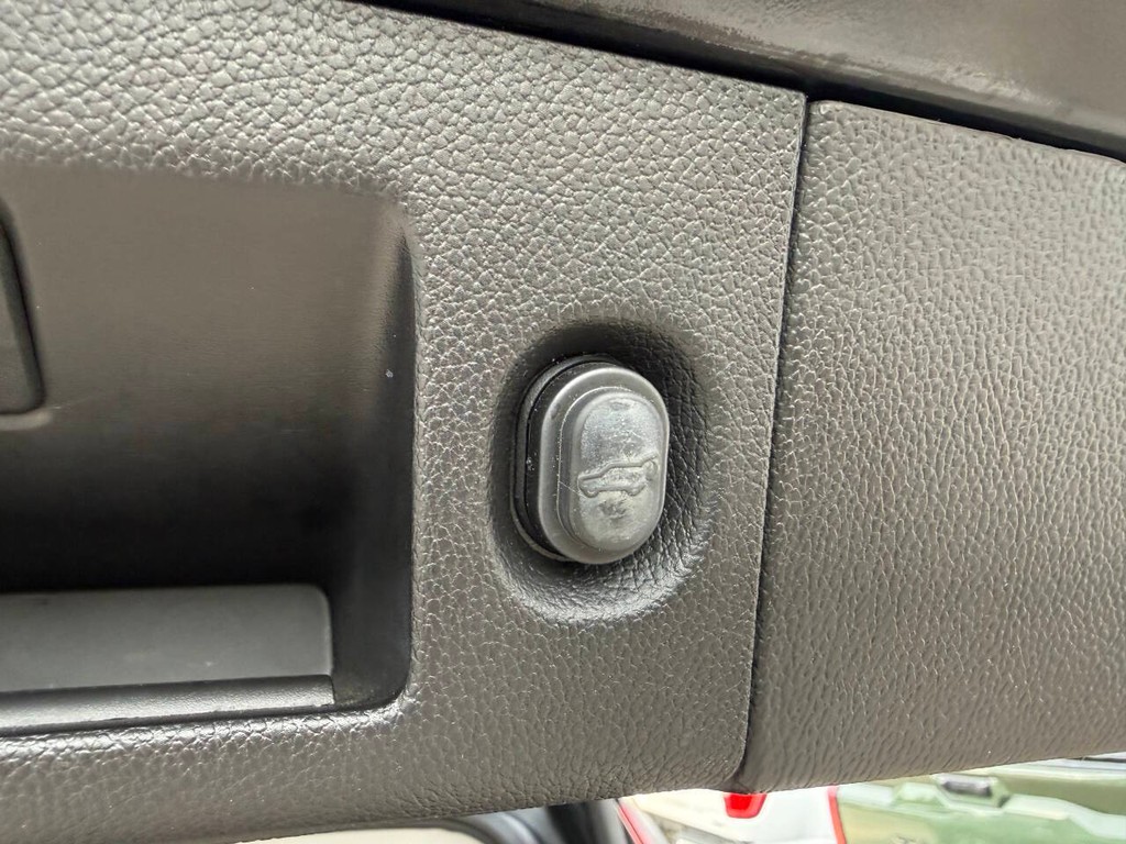 Cadillac Escalade Vehicle Full-screen Gallery Image 42