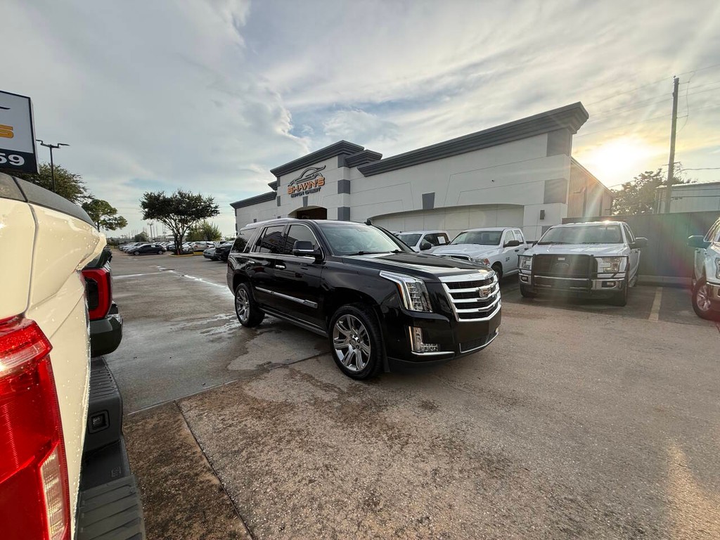 Cadillac Escalade Vehicle Full-screen Gallery Image 48