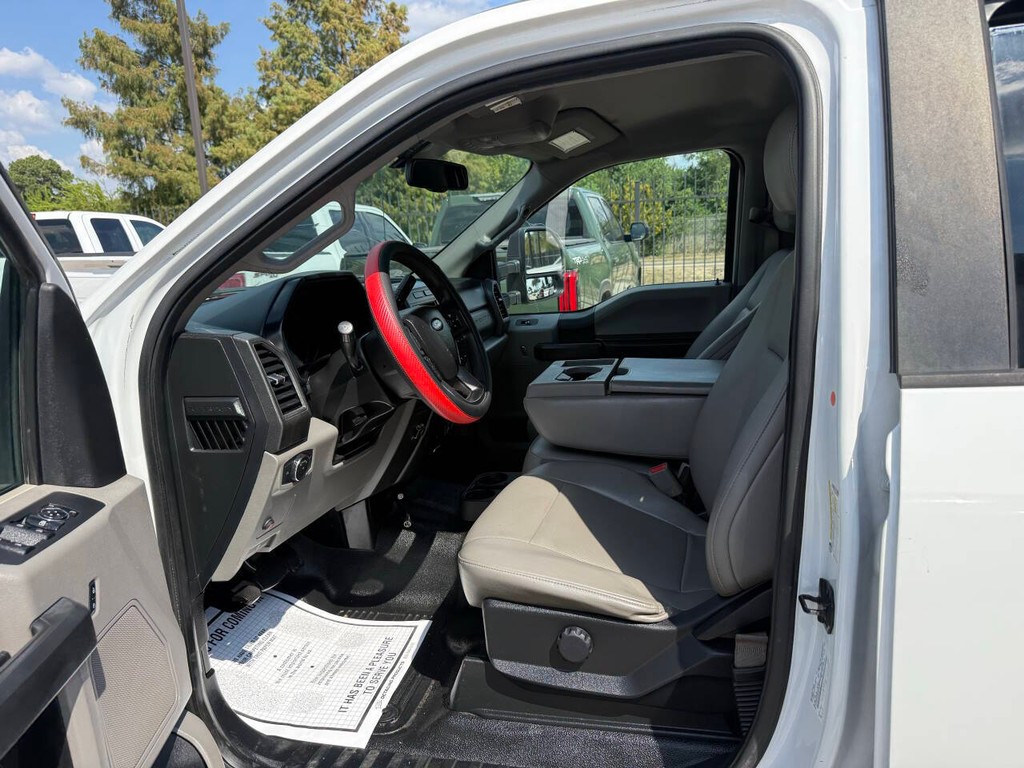 Ford Super Duty F-250 SRW Vehicle Full-screen Gallery Image 07