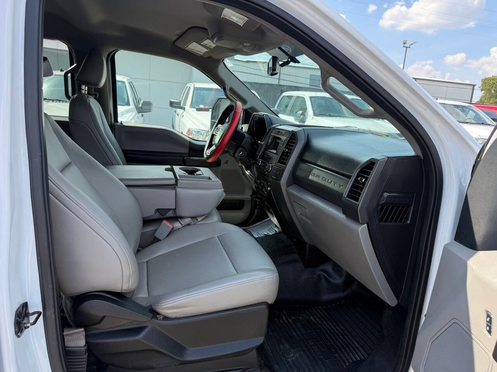Ford Super Duty F-250 SRW Vehicle Full-screen Gallery Image 10