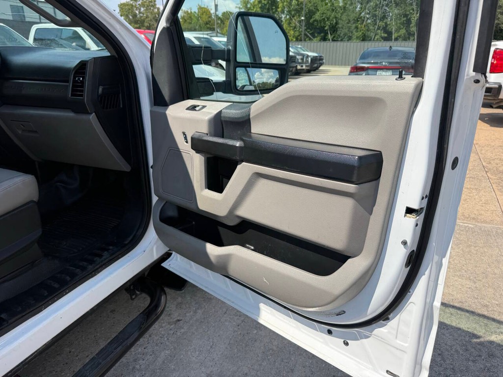 Ford Super Duty F-250 SRW Vehicle Full-screen Gallery Image 11
