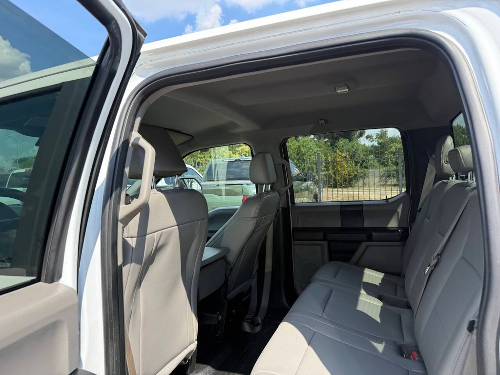 Ford Super Duty F-250 SRW Vehicle Full-screen Gallery Image 12