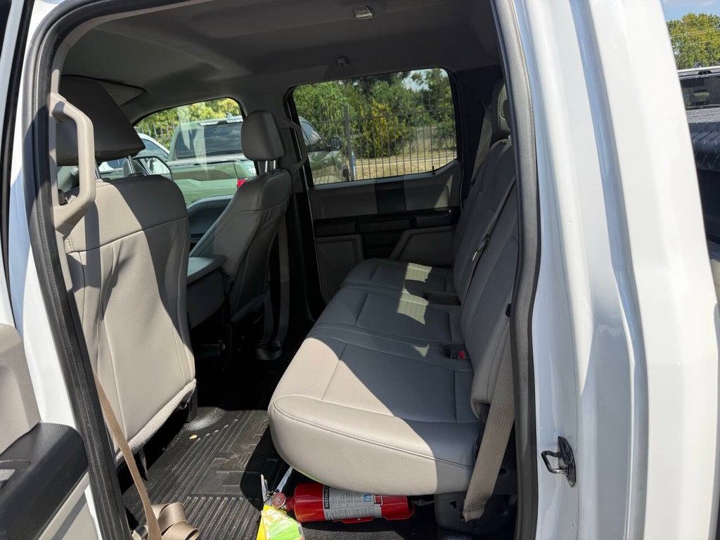 Ford Super Duty F-250 SRW Vehicle Full-screen Gallery Image 13