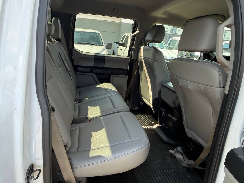 Ford Super Duty F-250 SRW Vehicle Full-screen Gallery Image 15