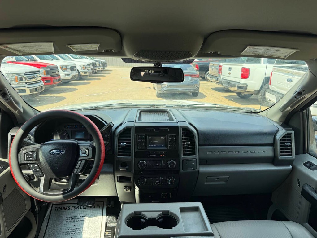 Ford Super Duty F-250 SRW Vehicle Full-screen Gallery Image 17