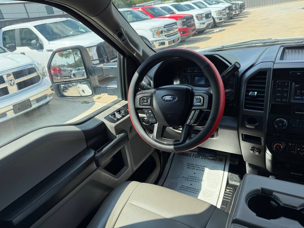 Ford Super Duty F-250 SRW Vehicle Full-screen Gallery Image 19