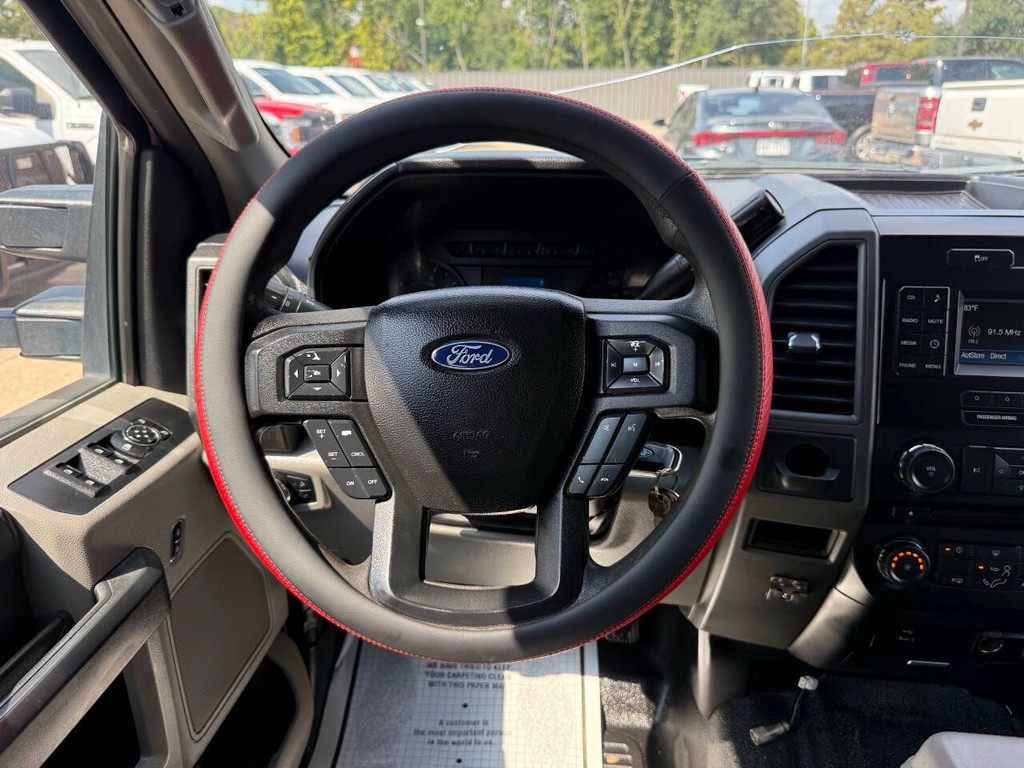 Ford Super Duty F-250 SRW Vehicle Full-screen Gallery Image 22