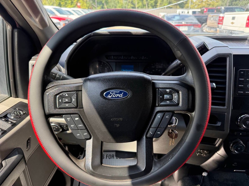 Ford Super Duty F-250 SRW Vehicle Full-screen Gallery Image 23