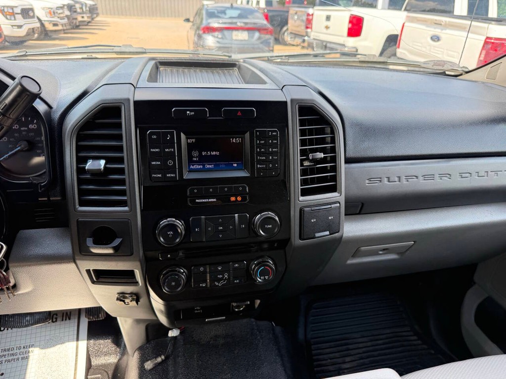 Ford Super Duty F-250 SRW Vehicle Full-screen Gallery Image 24