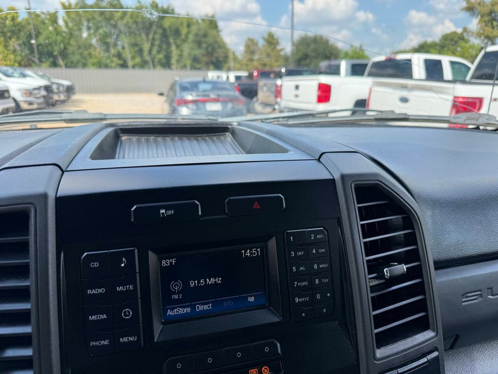 Ford Super Duty F-250 SRW Vehicle Full-screen Gallery Image 25
