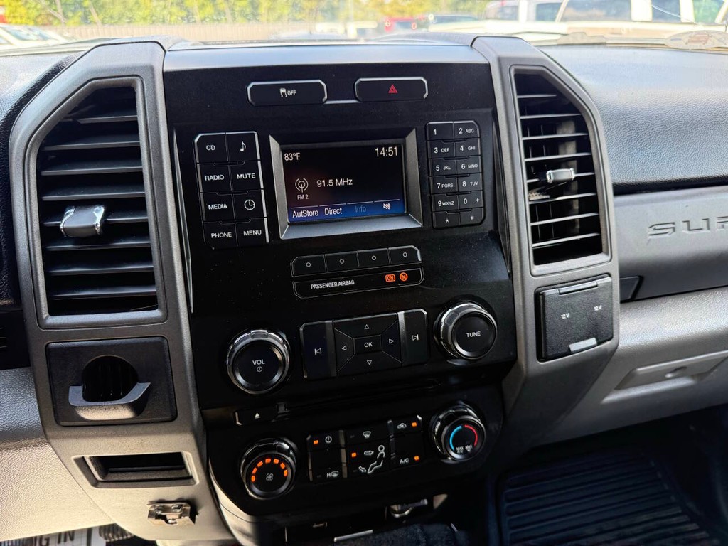 Ford Super Duty F-250 SRW Vehicle Full-screen Gallery Image 27