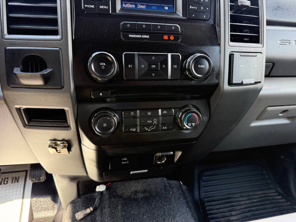 Ford Super Duty F-250 SRW Vehicle Full-screen Gallery Image 28