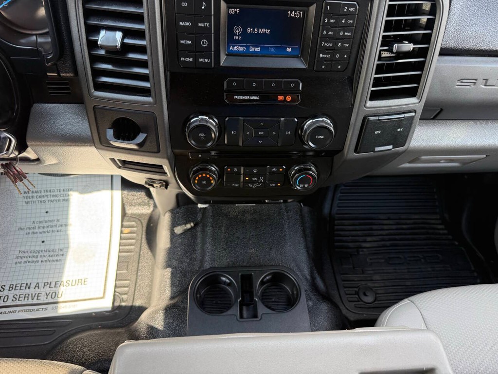 Ford Super Duty F-250 SRW Vehicle Full-screen Gallery Image 29