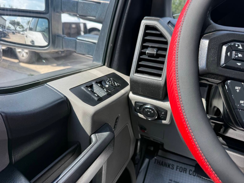 Ford Super Duty F-250 SRW Vehicle Full-screen Gallery Image 30