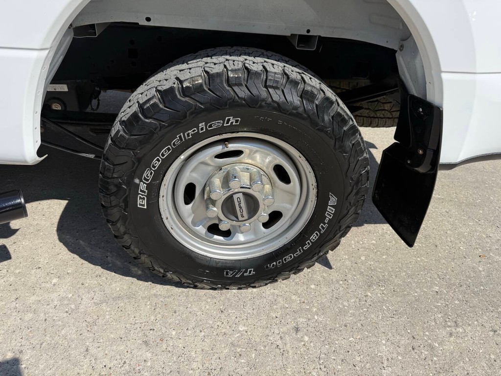 Ford Super Duty F-250 SRW Vehicle Full-screen Gallery Image 35