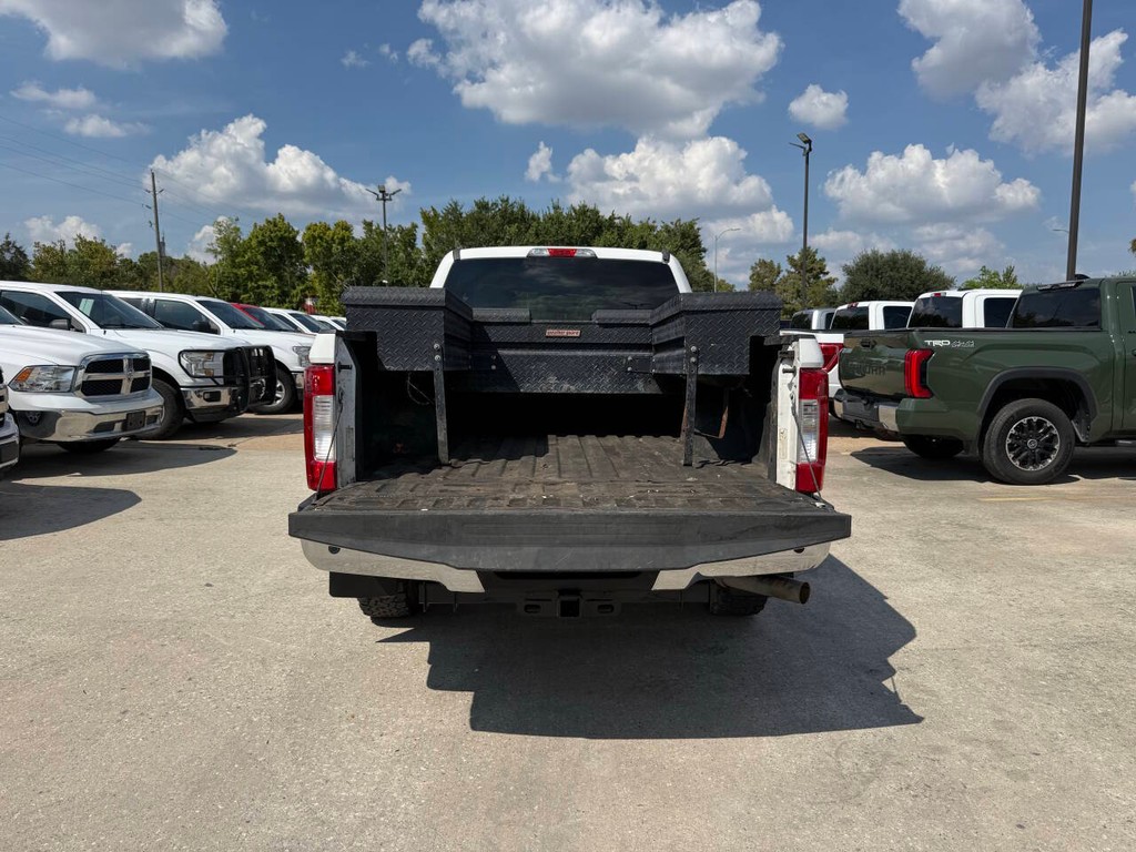 Ford Super Duty F-250 SRW Vehicle Full-screen Gallery Image 38