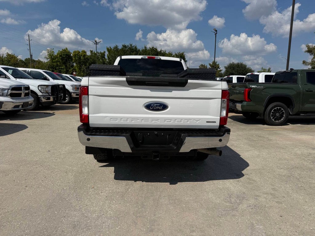 Ford Super Duty F-250 SRW Vehicle Full-screen Gallery Image 39