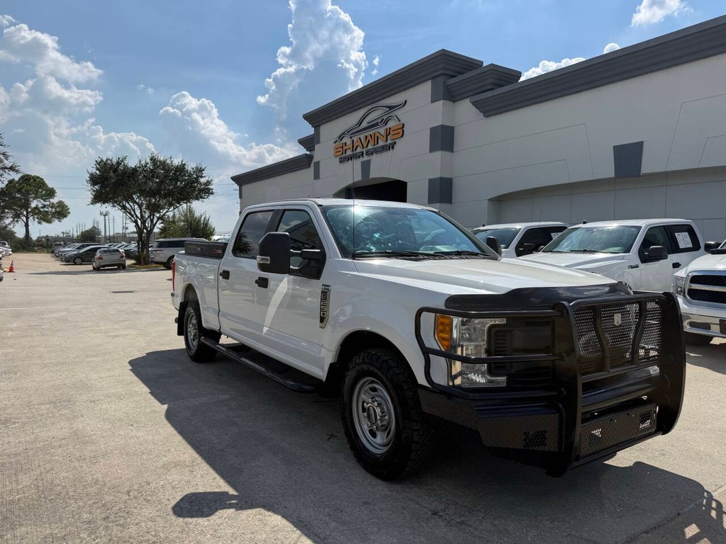Ford Super Duty F-250 SRW Vehicle Full-screen Gallery Image 40