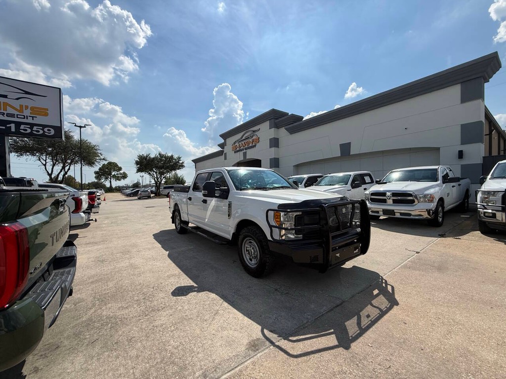 Ford Super Duty F-250 SRW Vehicle Full-screen Gallery Image 42