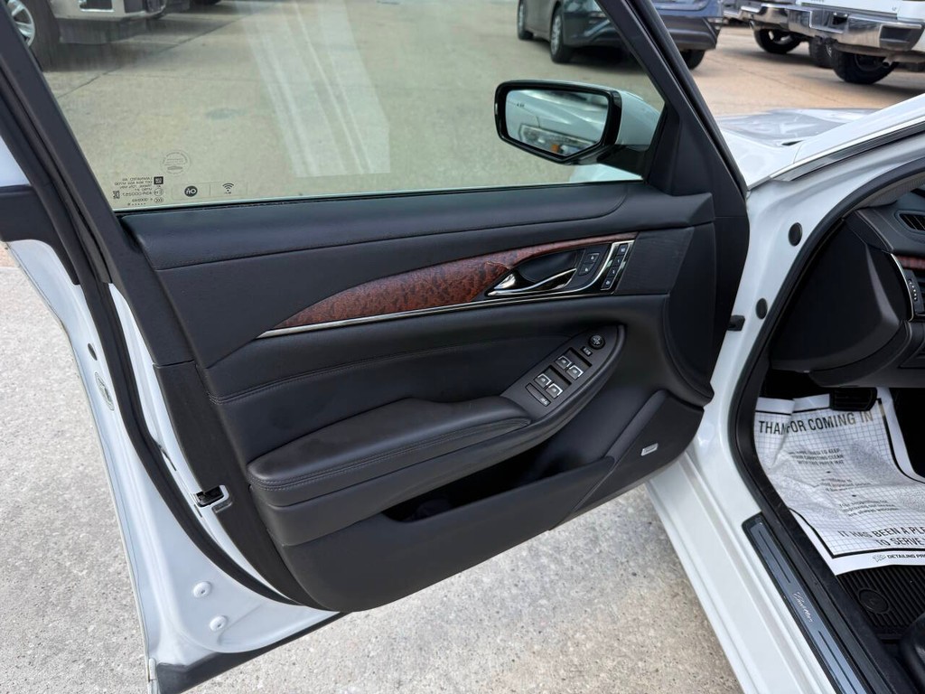 Cadillac CTS Sedan Vehicle Full-screen Gallery Image 08