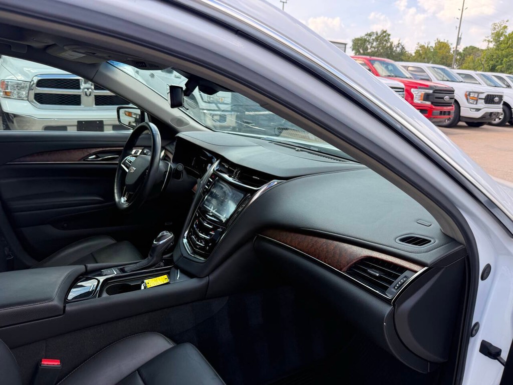 Cadillac CTS Sedan Vehicle Full-screen Gallery Image 09