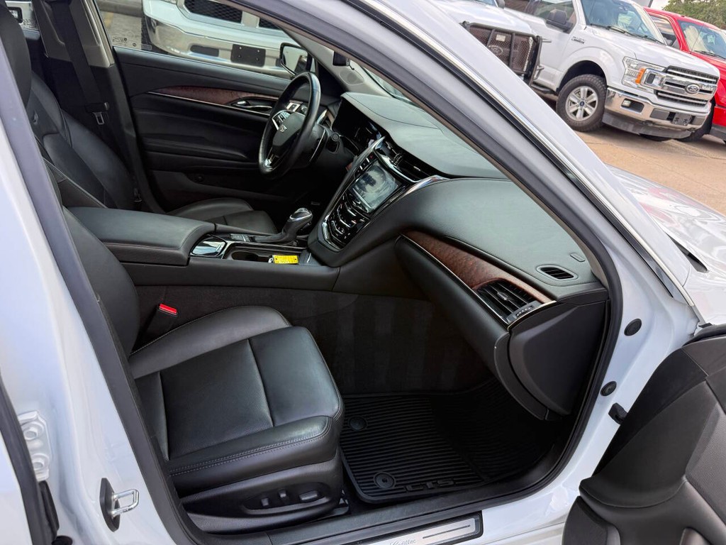 Cadillac CTS Sedan Vehicle Full-screen Gallery Image 10