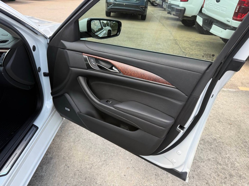 Cadillac CTS Sedan Vehicle Full-screen Gallery Image 11