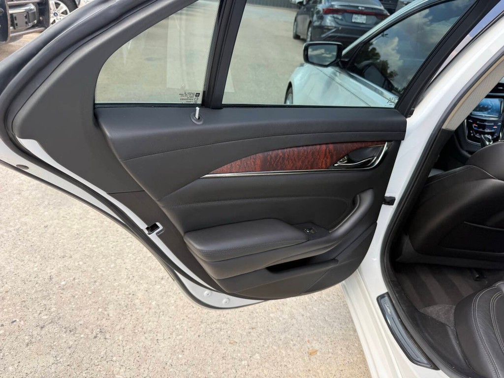 Cadillac CTS Sedan Vehicle Full-screen Gallery Image 14