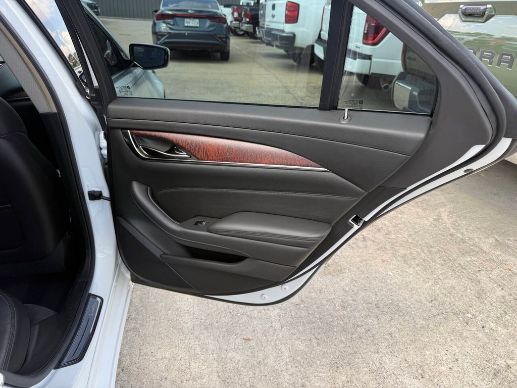 Cadillac CTS Sedan Vehicle Full-screen Gallery Image 16