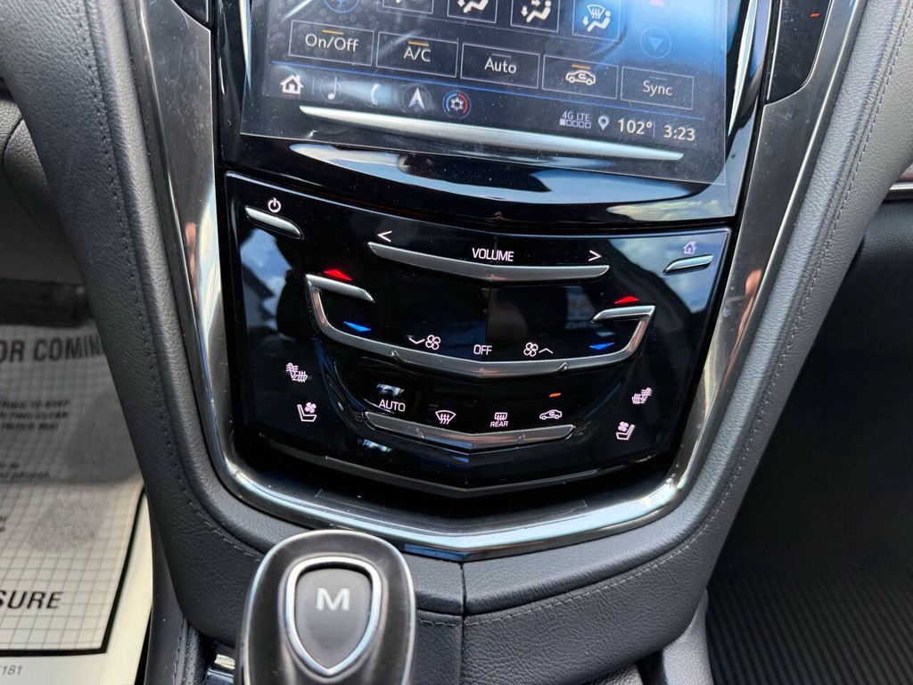 Cadillac CTS Sedan Vehicle Full-screen Gallery Image 30