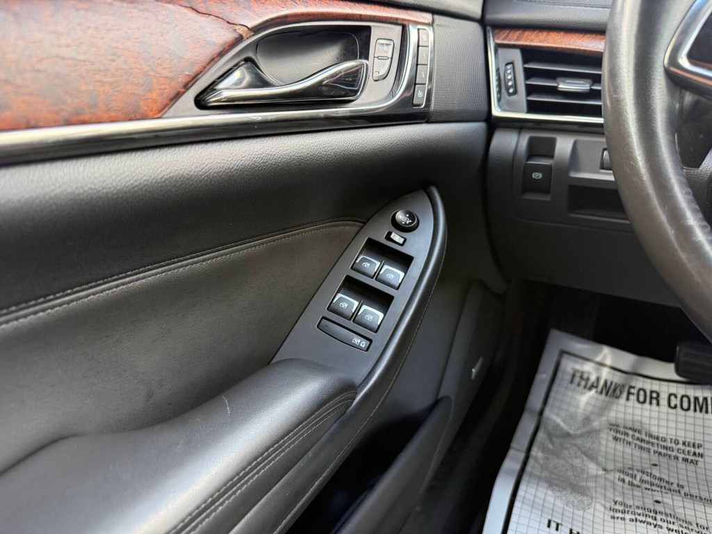 Cadillac CTS Sedan Vehicle Full-screen Gallery Image 32