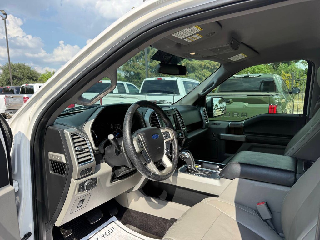 Ford F-150 Vehicle Full-screen Gallery Image 06