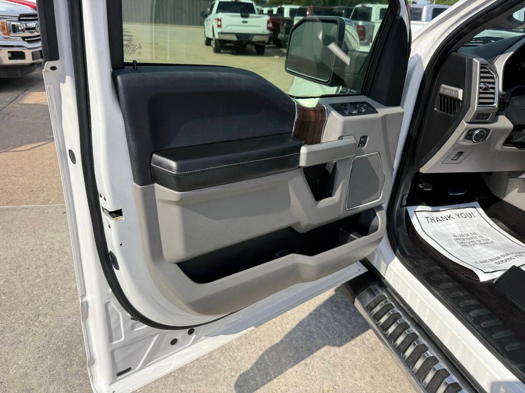 Ford F-150 Vehicle Full-screen Gallery Image 08