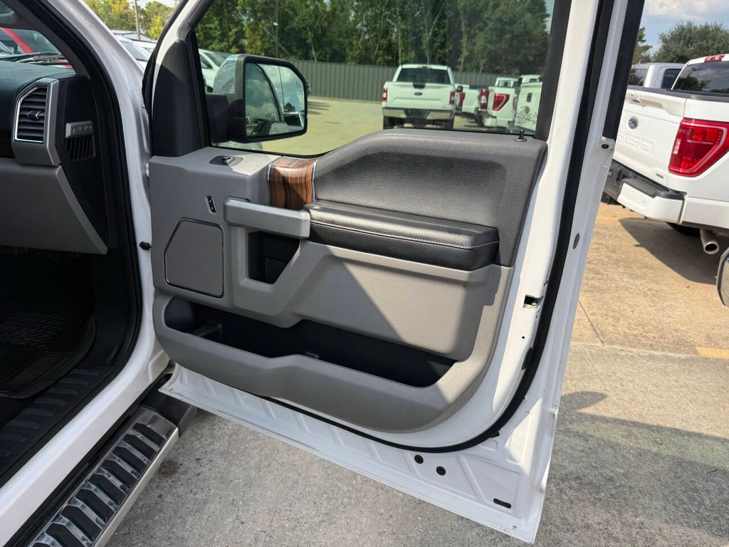 Ford F-150 Vehicle Full-screen Gallery Image 11