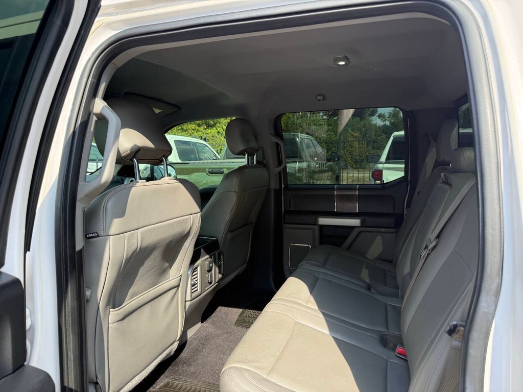 Ford F-150 Vehicle Full-screen Gallery Image 12