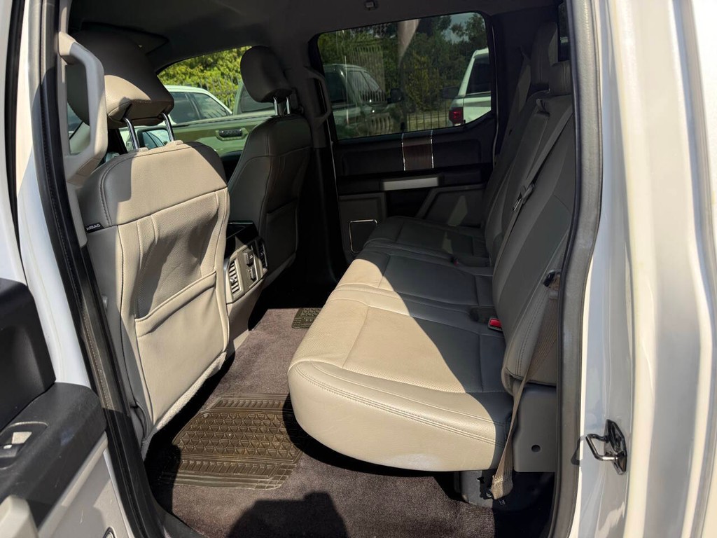 Ford F-150 Vehicle Full-screen Gallery Image 13