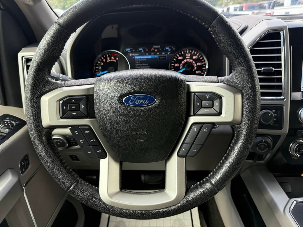 Ford F-150 Vehicle Full-screen Gallery Image 23