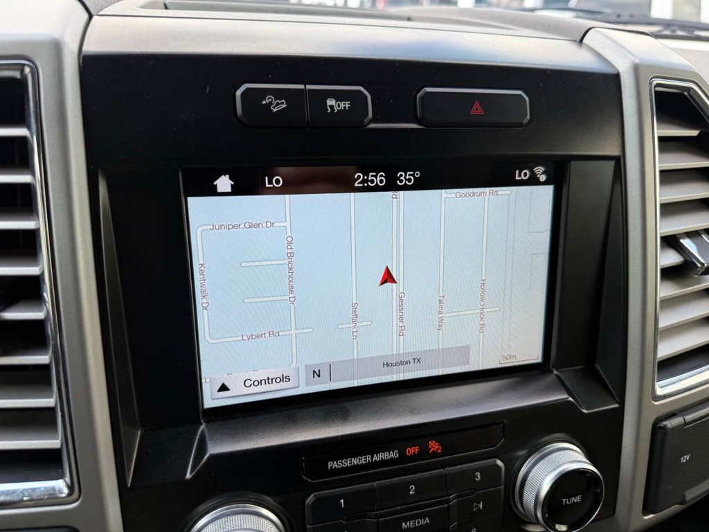 Ford F-150 Vehicle Full-screen Gallery Image 25