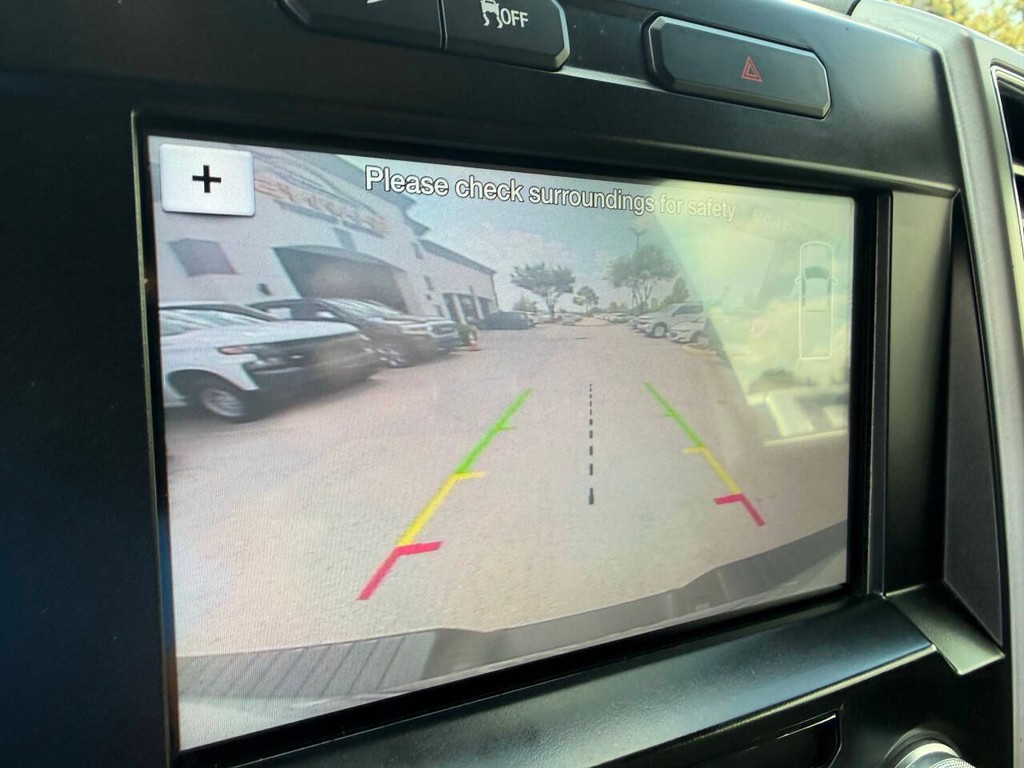 Ford F-150 Vehicle Full-screen Gallery Image 26