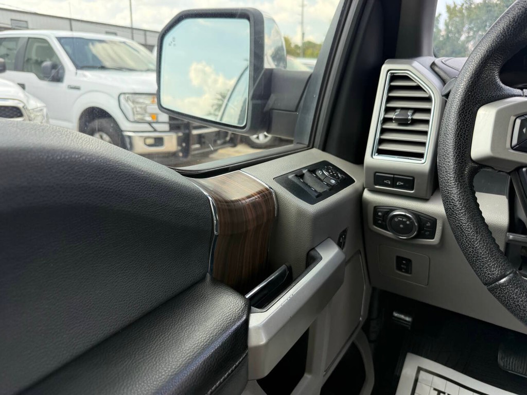 Ford F-150 Vehicle Full-screen Gallery Image 31