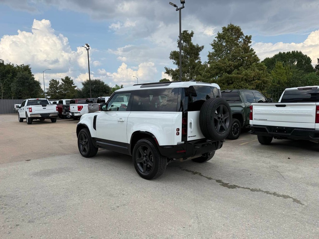 Land Rover Defender Vehicle Full-screen Gallery Image 04